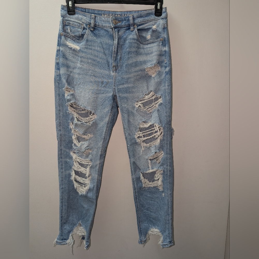 SIZE 8 AMERICAN EAGLE MOM JEAN